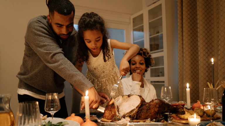 family having a happy, healthy thanksgiving follow kaizo health's top 10 tips